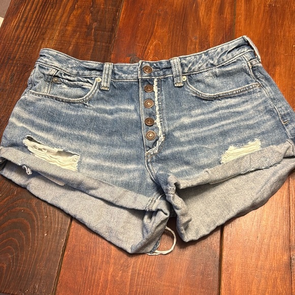 We The Free Free People Distressed Denim Shorts Roll Cuff Button Up Size 29 - Picture 1 of 5